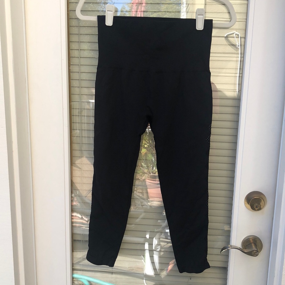 NWOT Tema Women’s black leggings